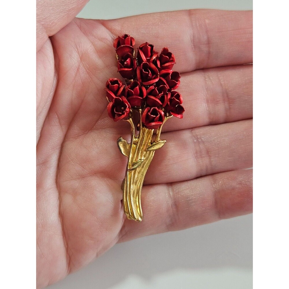 Gold tone red rose bouquet brooch